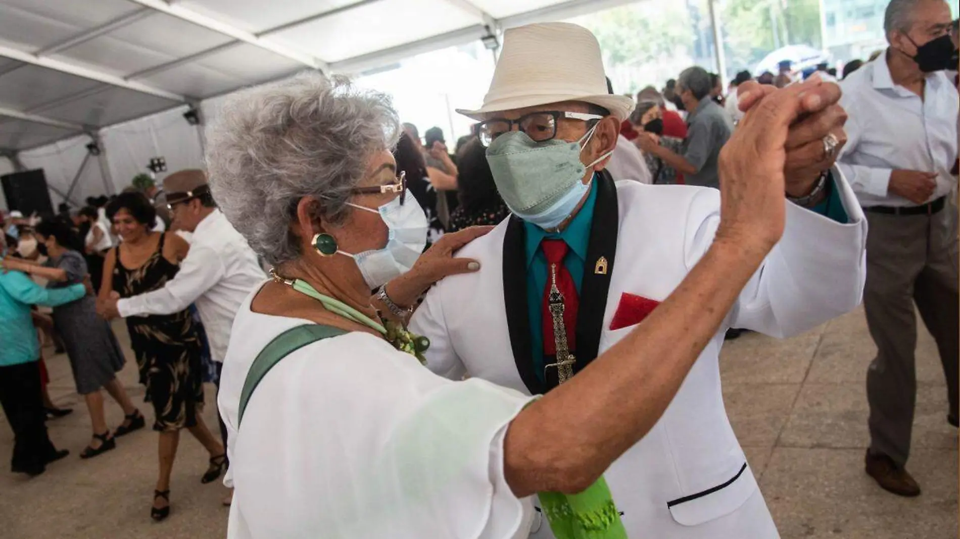 abuelos, adultos mayores